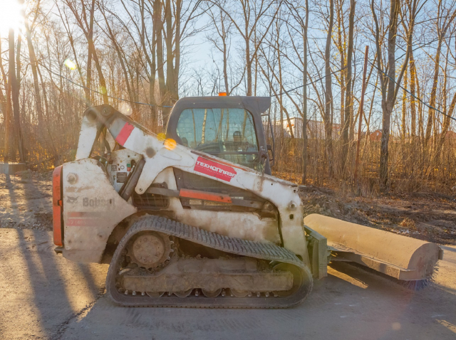 Аренда мини погрузчика Bobcat T650 (гусеничный) фото 2