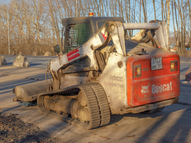 Аренда мини погрузчика Bobcat T650 (гусеничный) фото 3